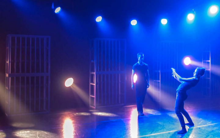 How Lighting Designers Use Additive vs. Subtractive Color Mixing ...